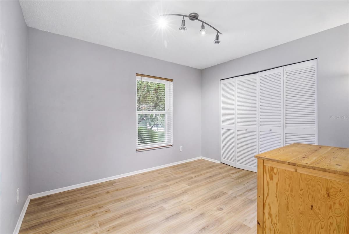 8040 CLOVERGLEN CIRCLE — photo 18 of 24