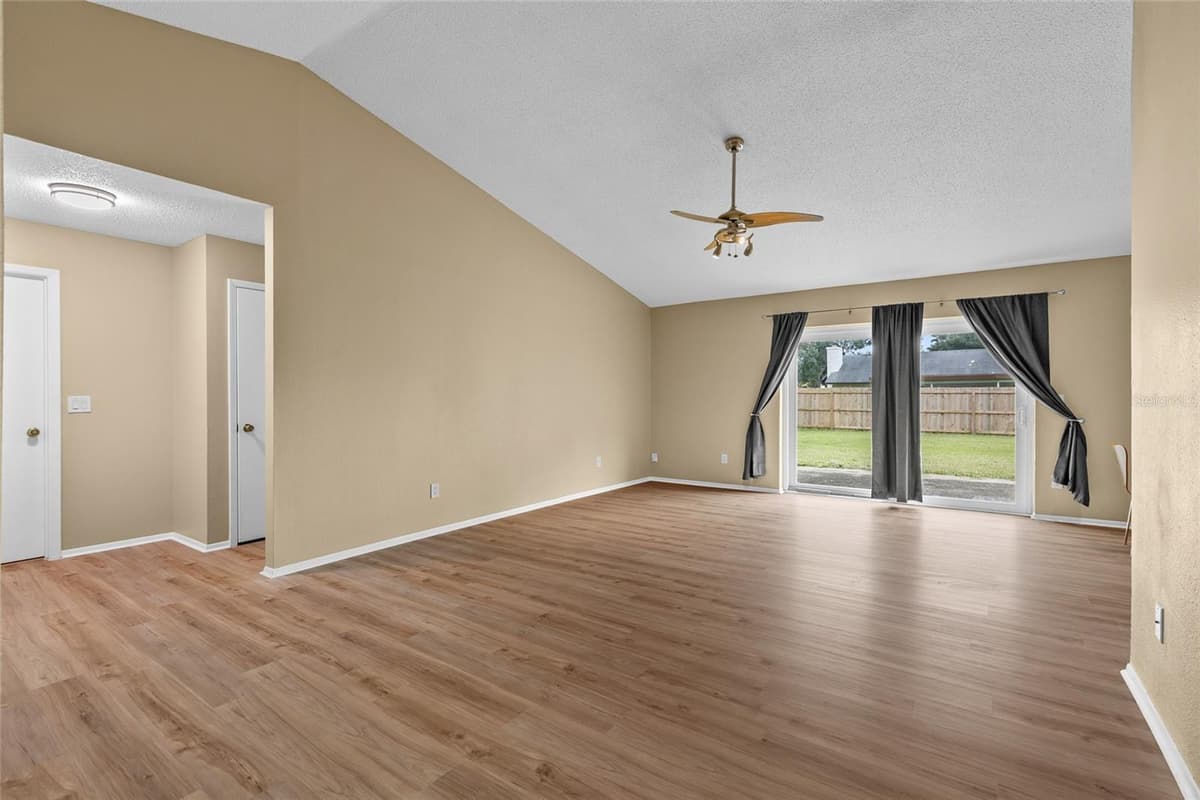 8040 CLOVERGLEN CIRCLE — photo 5 of 24