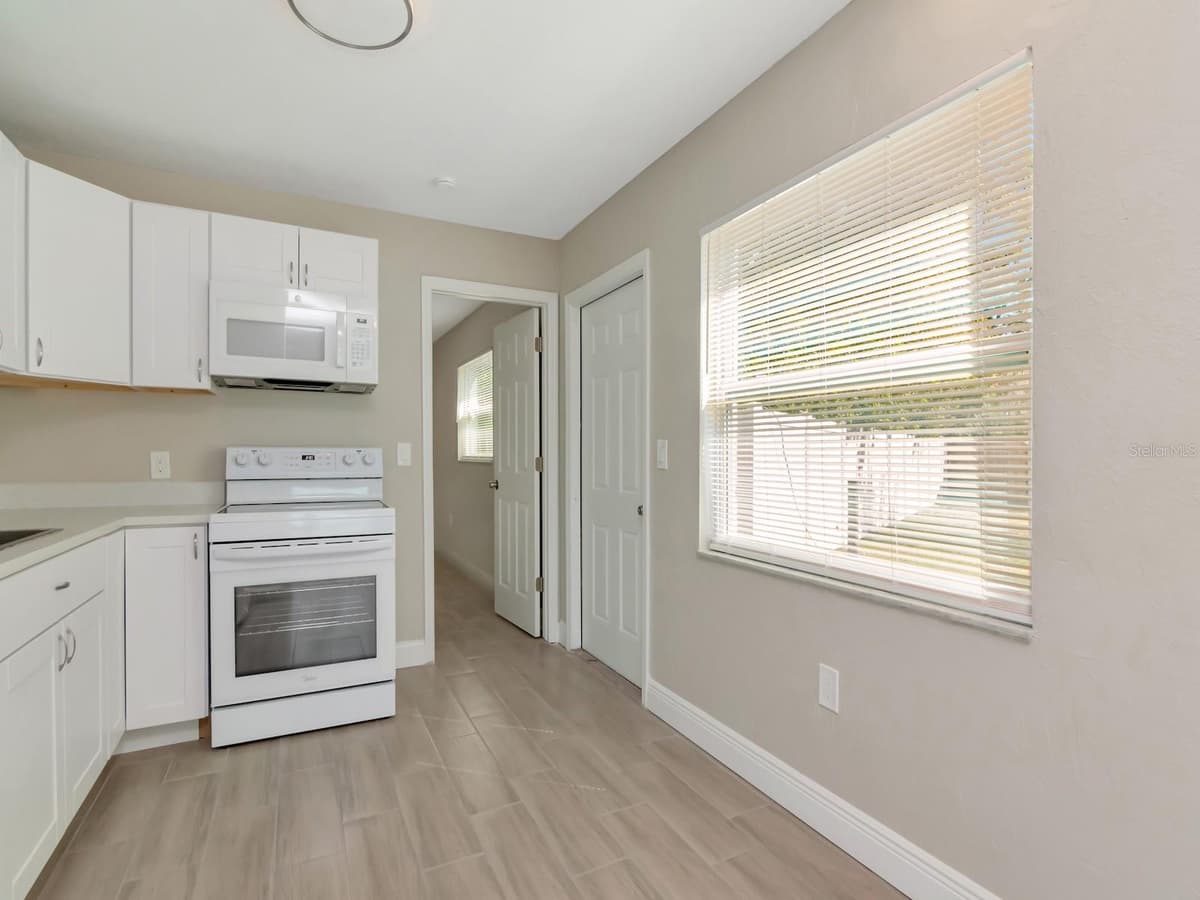 1207 62ND AVENUE — photo 4 of 44
