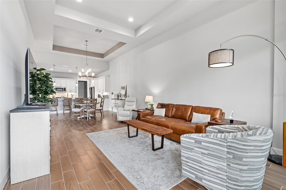 17 REGENCY ROAD — photo 18 of 66