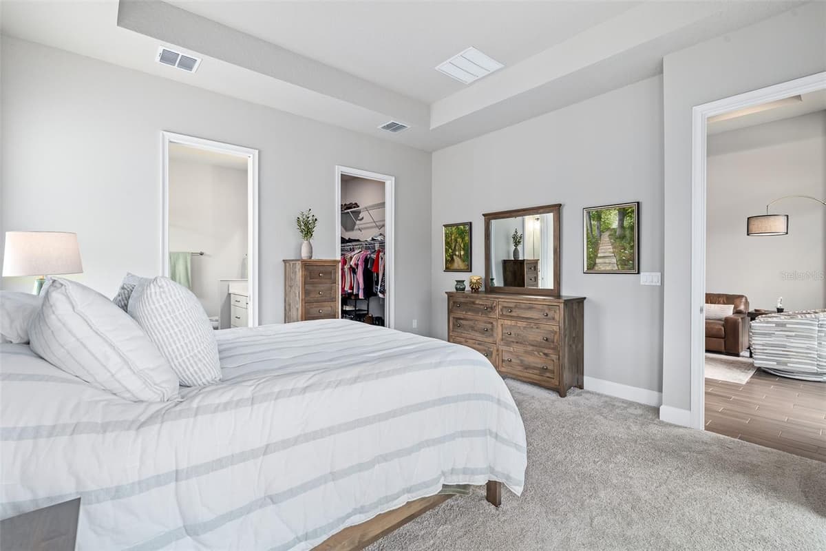 17 REGENCY ROAD — photo 32 of 66