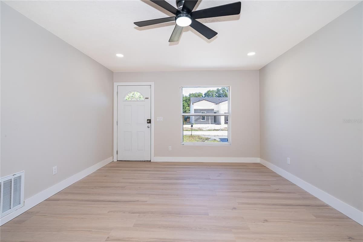 1033 EMBRUN COURT — photo 10 of 20