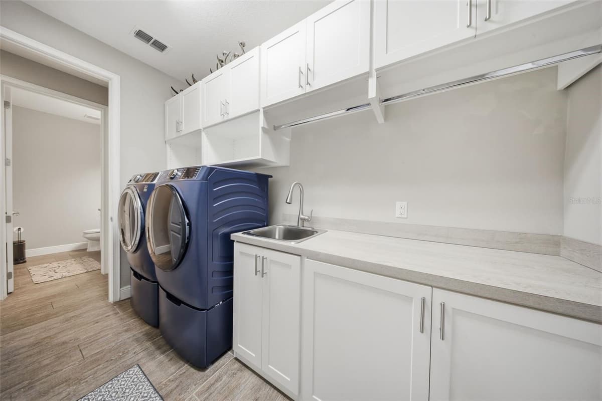 5513 THOMAS SQUARE DRIVE — photo 42 of 74