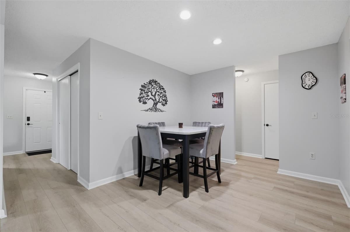6310 GAINSBORO AVENUE — photo 10 of 25