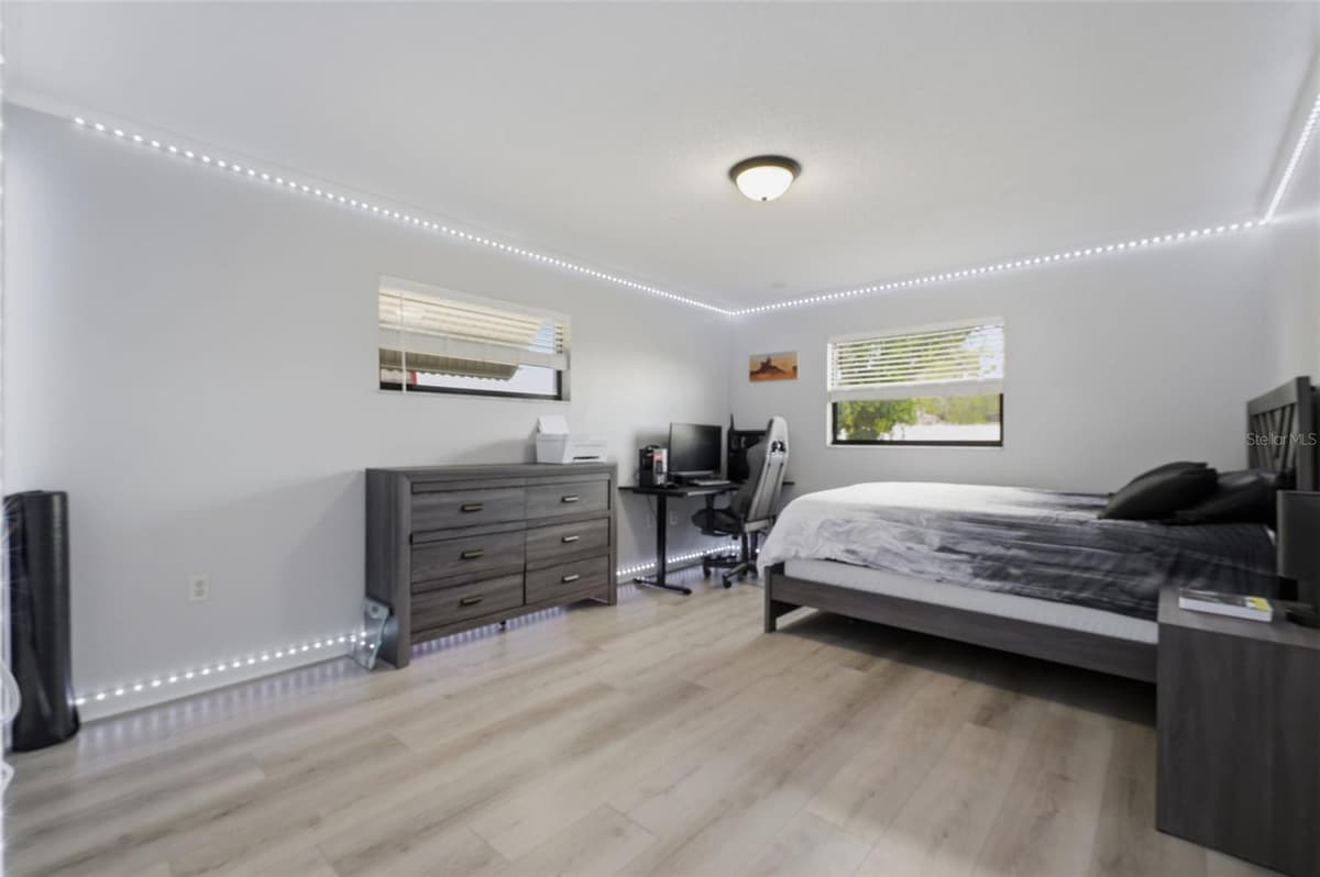 6310 GAINSBORO AVENUE — photo 15 of 25