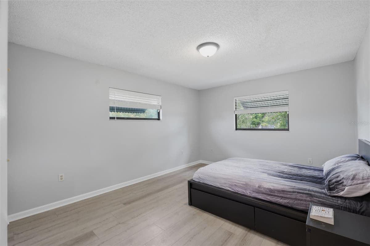 6310 GAINSBORO AVENUE — photo 18 of 25