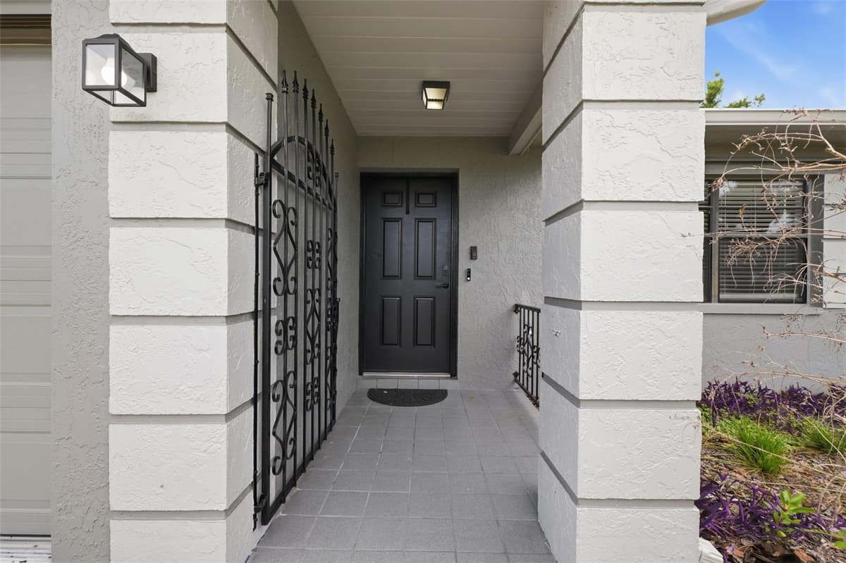 6310 GAINSBORO AVENUE — photo 3 of 25