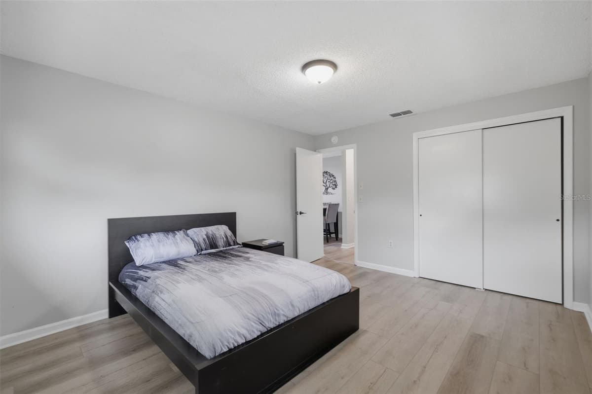 6310 GAINSBORO AVENUE — photo 19 of 25