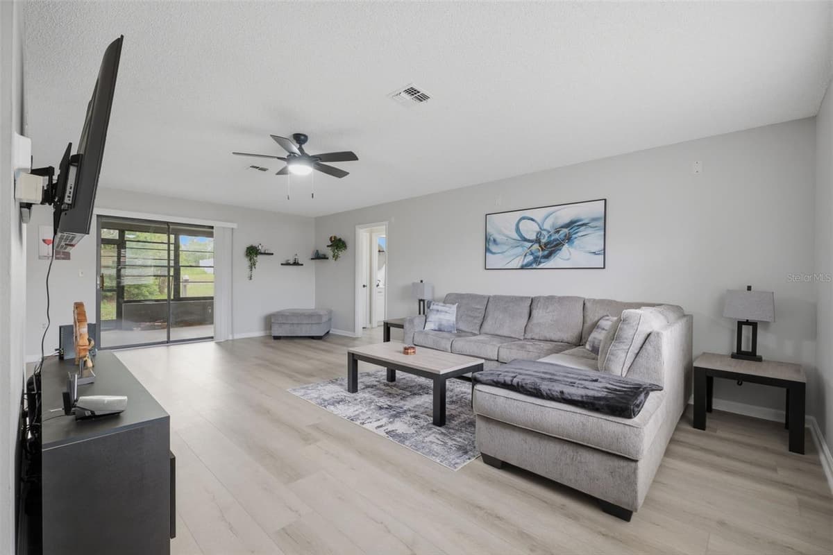 6310 GAINSBORO AVENUE — photo 6 of 25