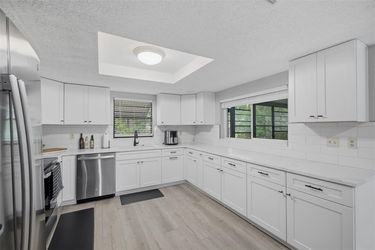 6310 GAINSBORO AVENUE — photo 13 of 25