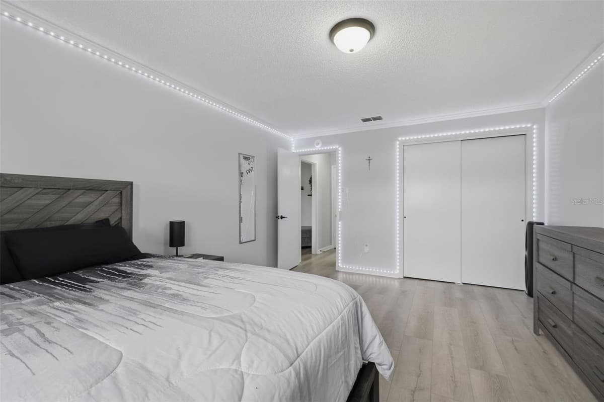 6310 GAINSBORO AVENUE — photo 16 of 25