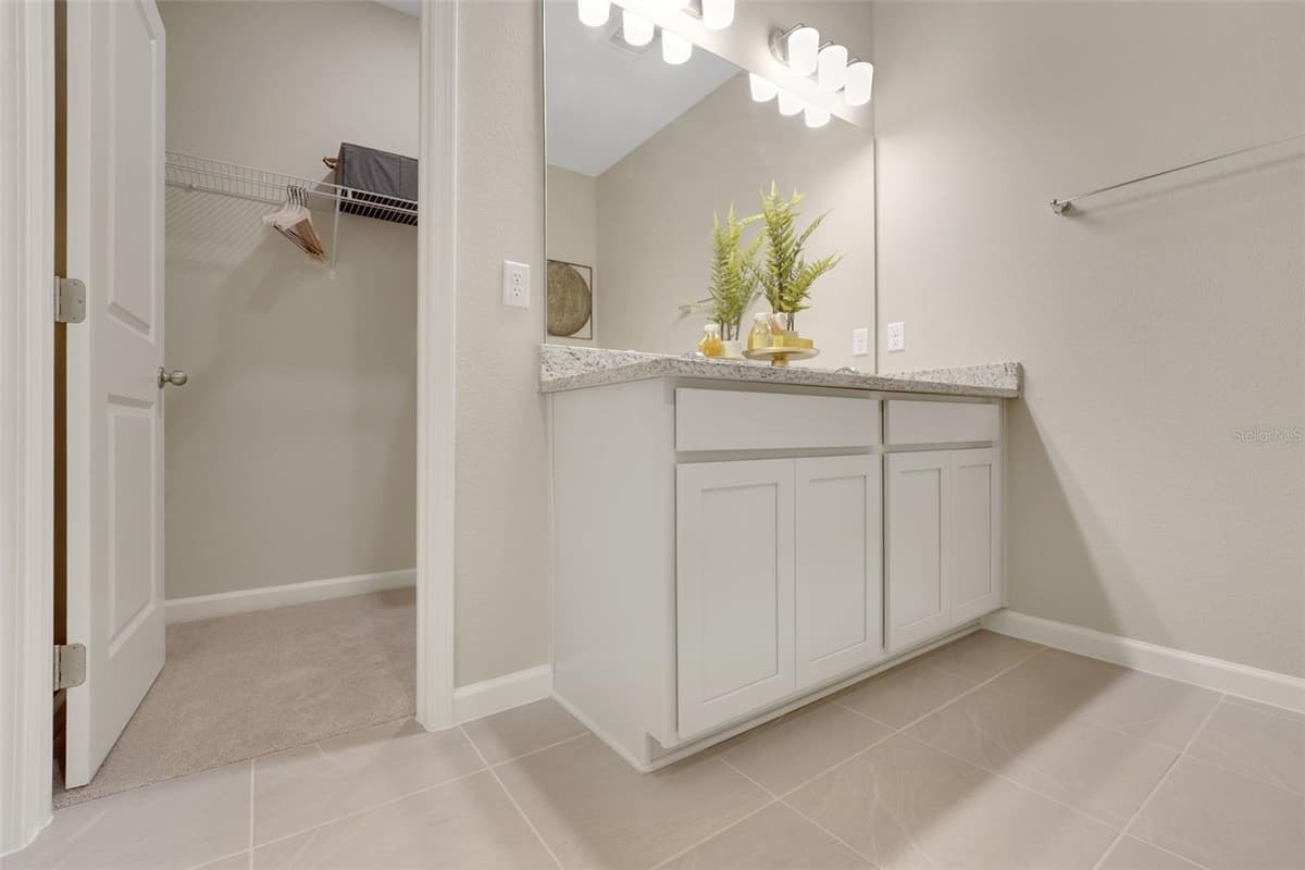 296 MEREDITH BOULEVARD — photo 13 of 48