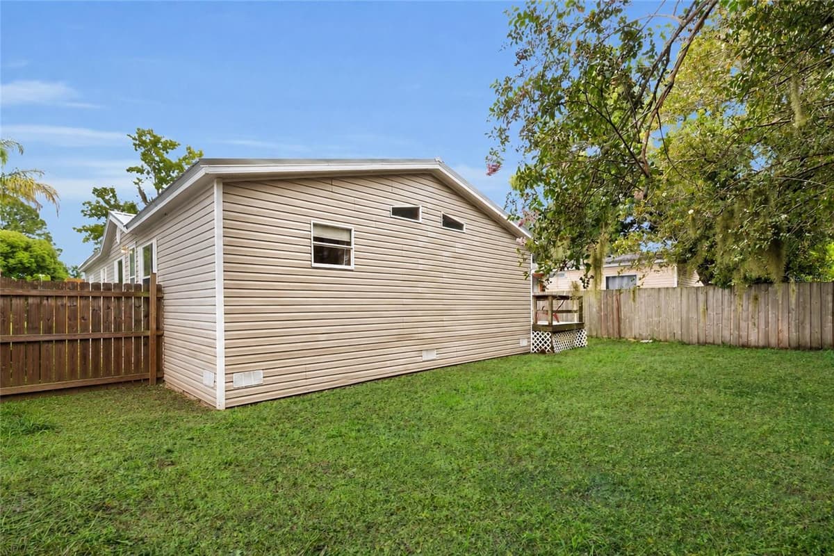16 CAYMAN CIRCLE — photo 40 of 42