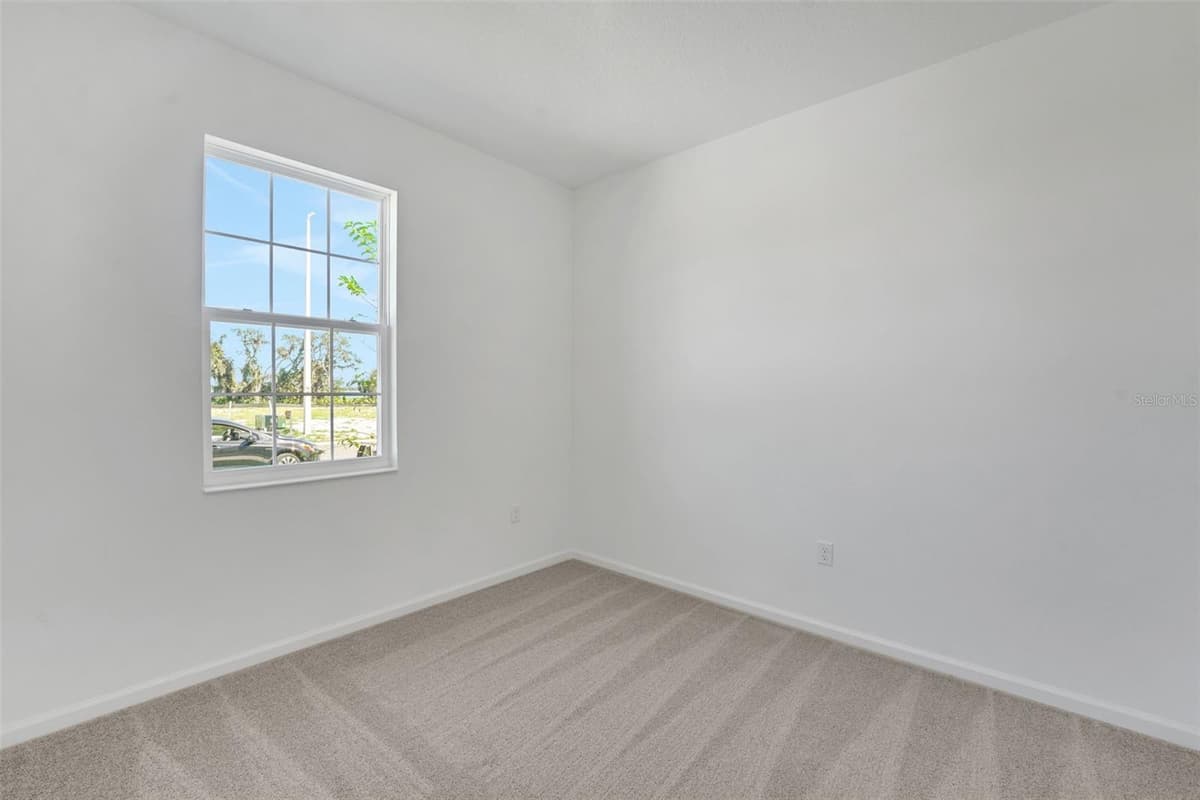 1040 LUKE AVENUE — photo 13 of 31