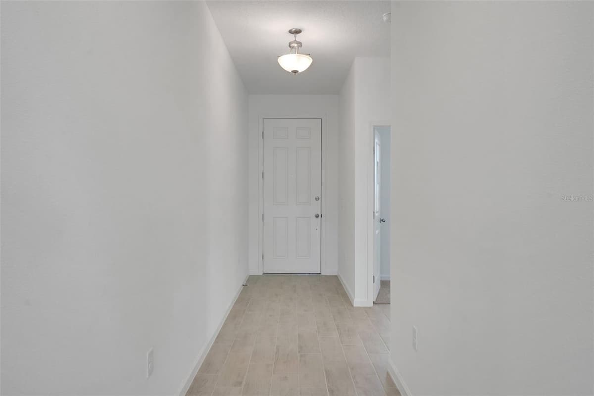 1040 LUKE AVENUE — photo 4 of 31