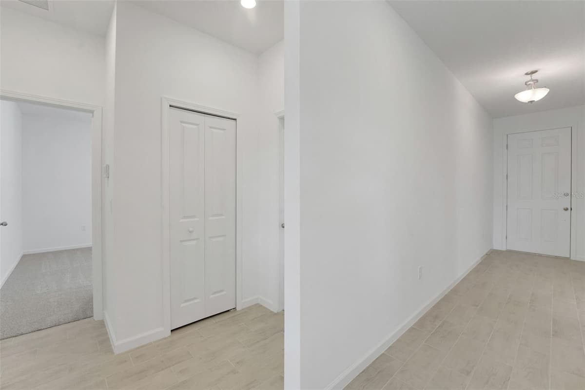 1040 LUKE AVENUE — photo 5 of 31