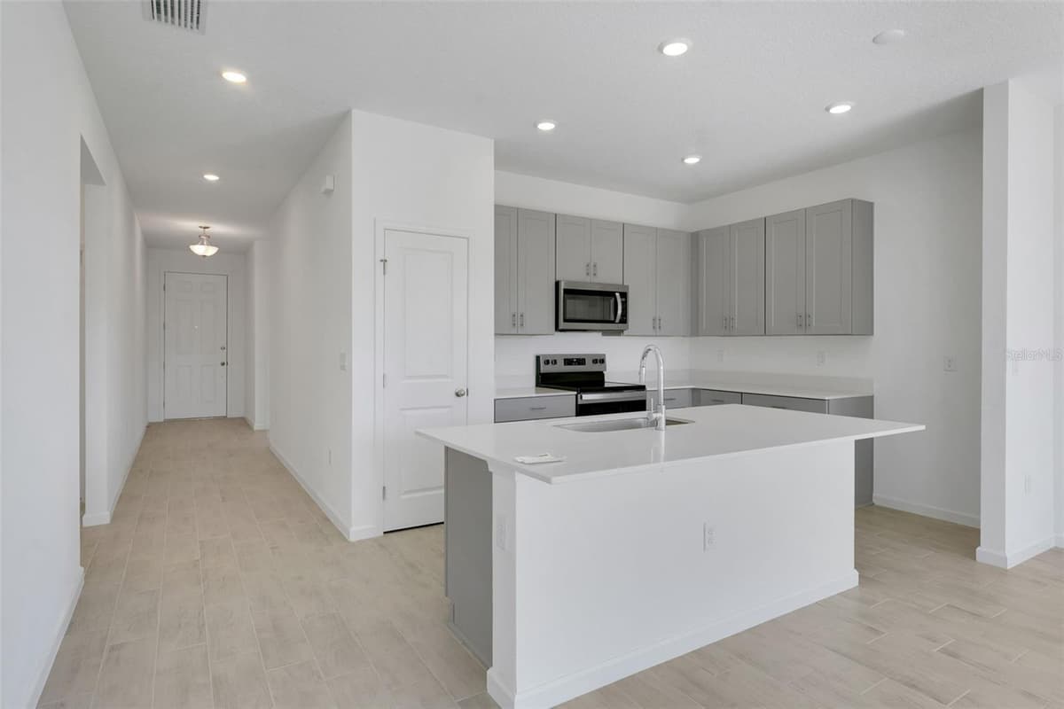1040 LUKE AVENUE — photo 7 of 31