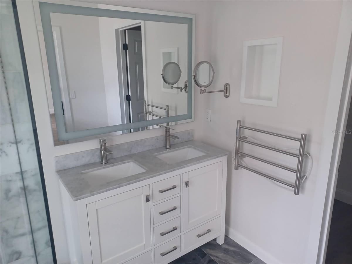 1010 PERIWINKLE COURT — photo 8 of 40