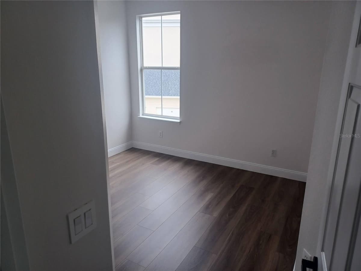 1010 PERIWINKLE COURT — photo 5 of 40