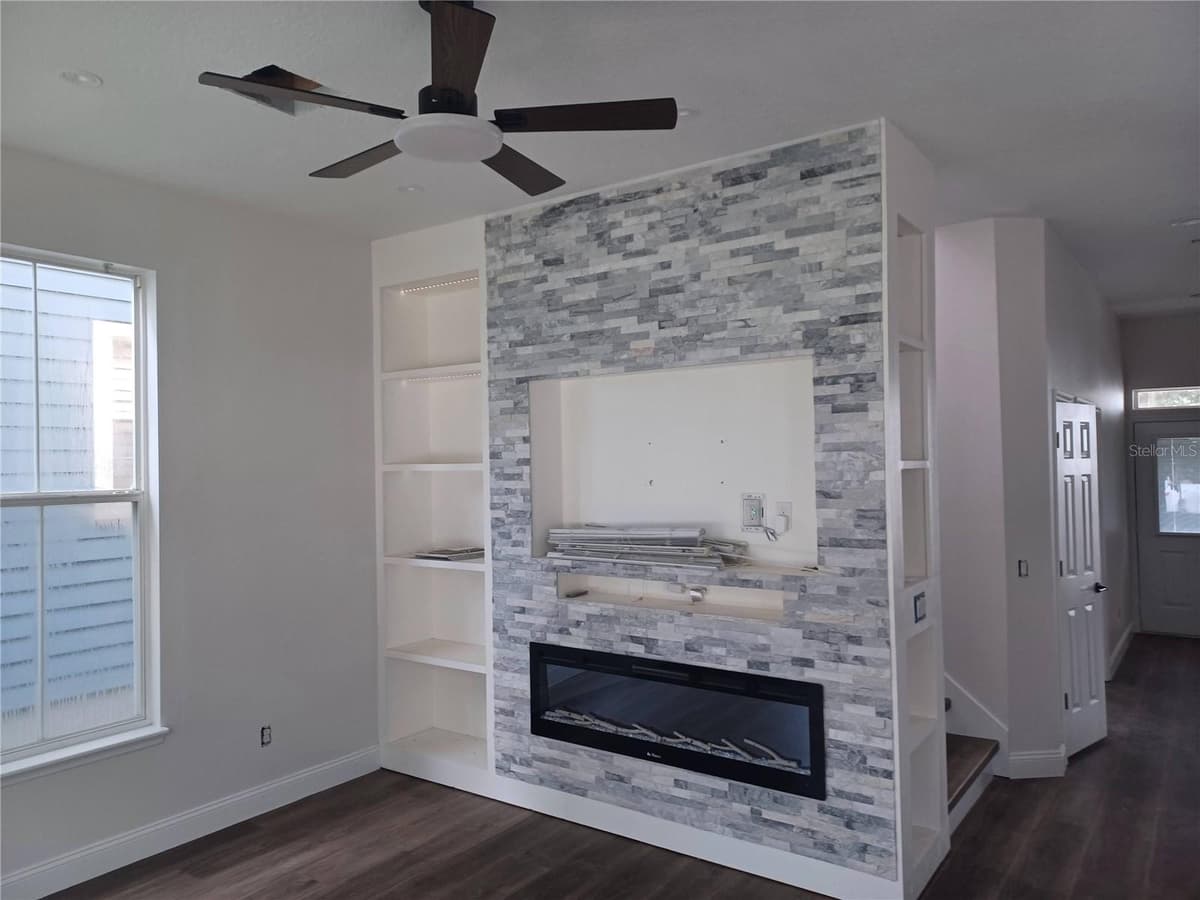 1010 PERIWINKLE COURT — photo 4 of 40