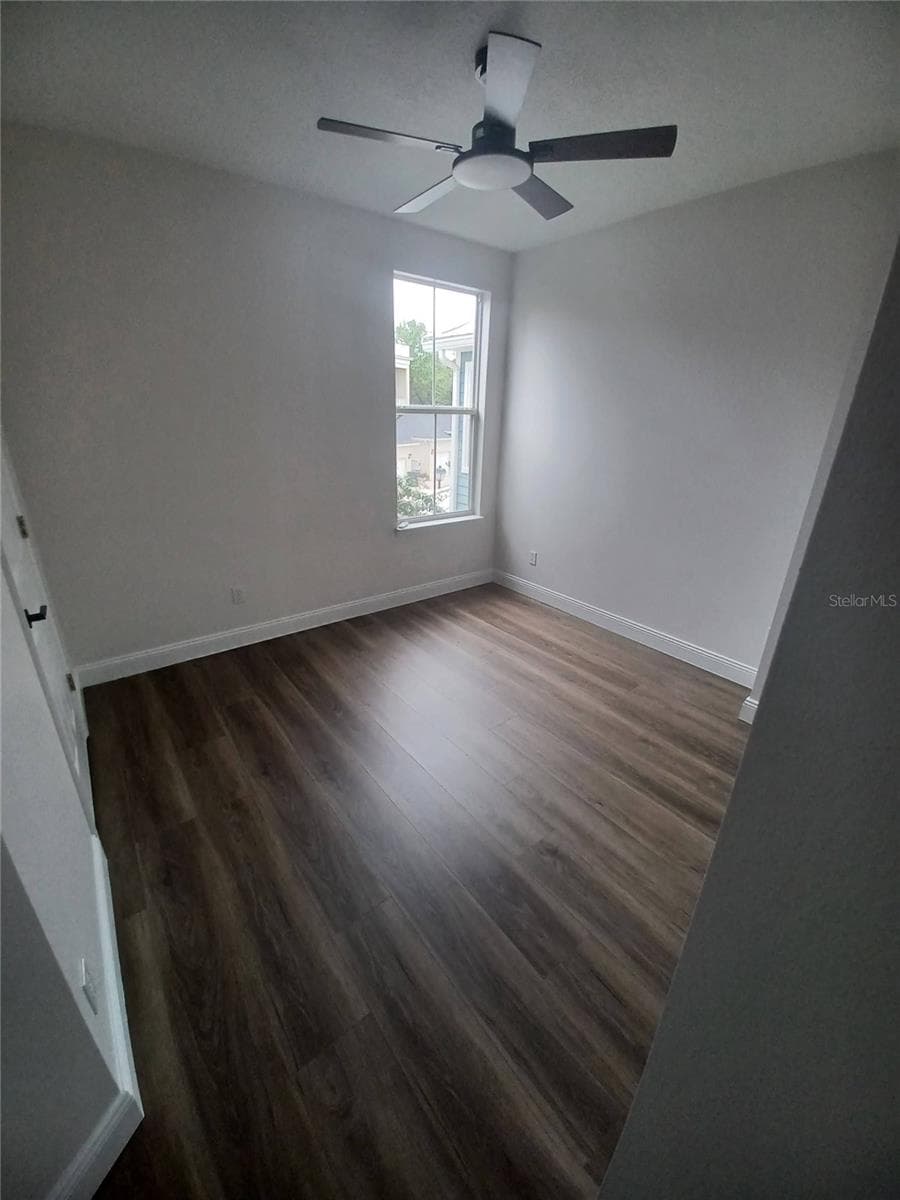 1010 PERIWINKLE COURT — photo 15 of 40