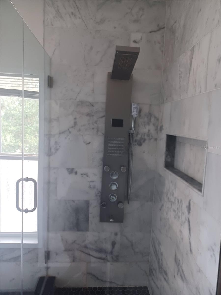 1010 PERIWINKLE COURT — photo 9 of 40