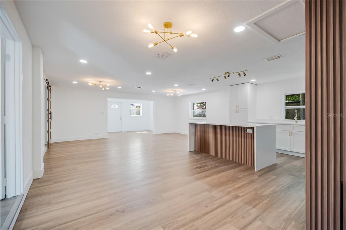 842 DENNIS AVENUE — photo 31 of 77