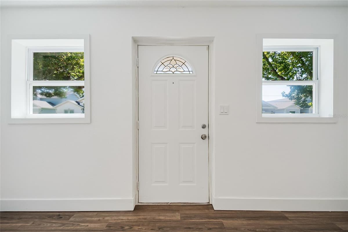 842 DENNIS AVENUE — photo 13 of 77