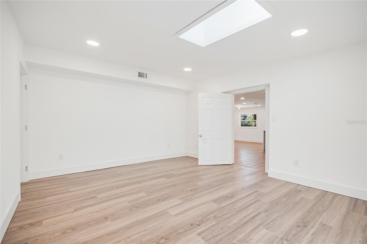 842 DENNIS AVENUE — photo 46 of 77