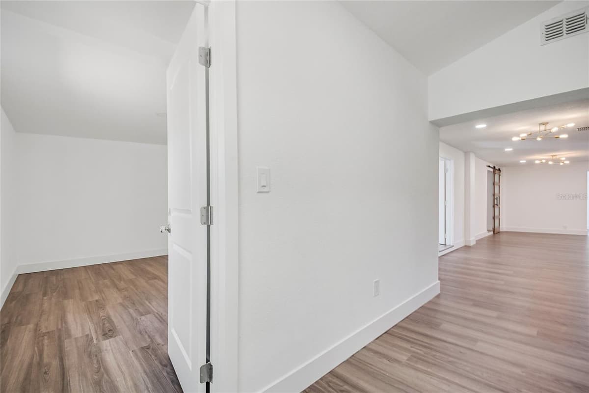 842 DENNIS AVENUE — photo 41 of 77
