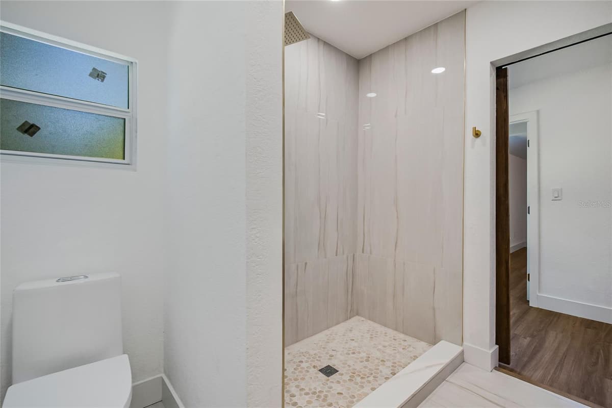 842 DENNIS AVENUE — photo 40 of 77