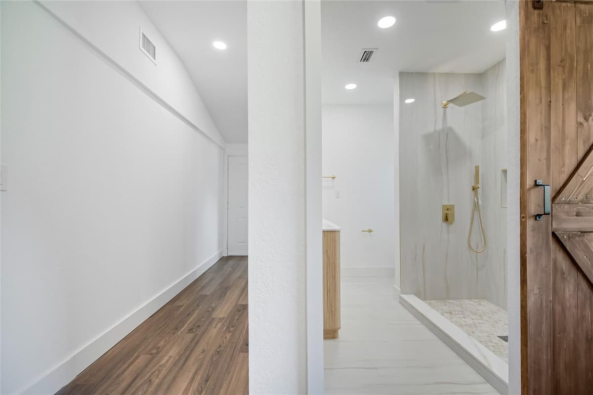 842 DENNIS AVENUE — photo 38 of 77
