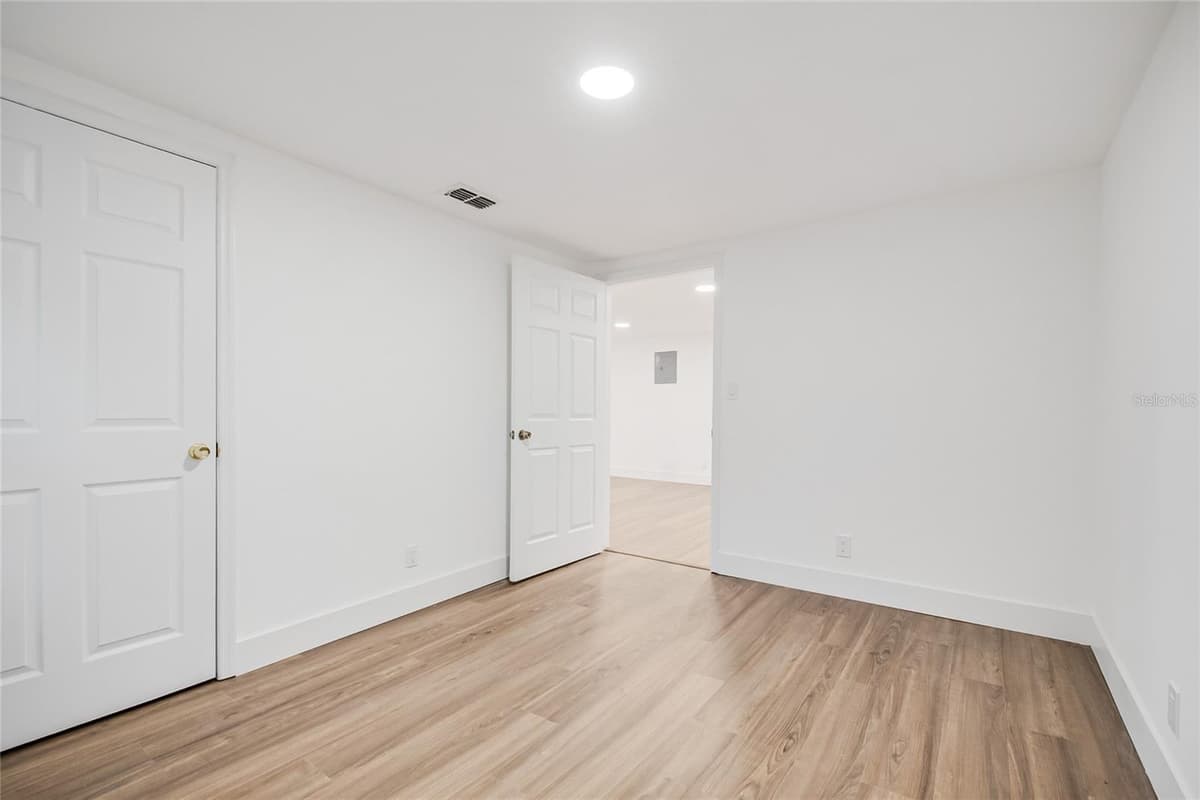 842 DENNIS AVENUE — photo 62 of 77