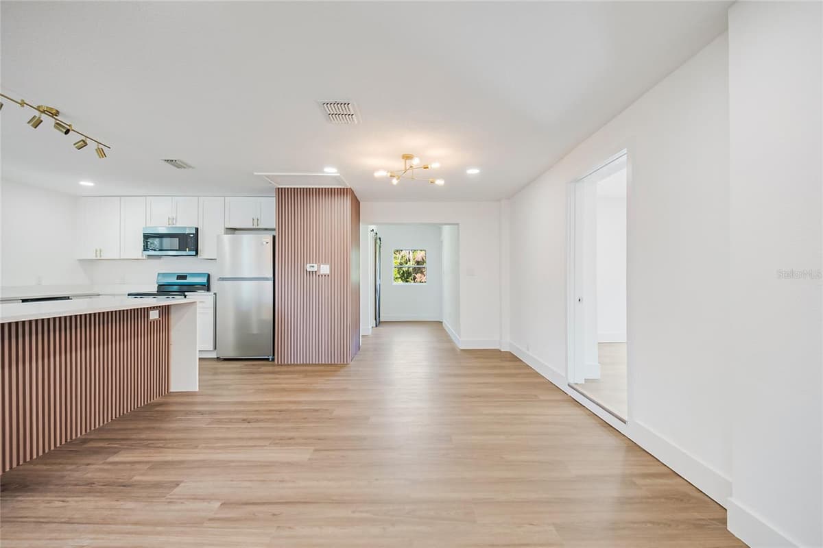 842 DENNIS AVENUE — photo 30 of 77