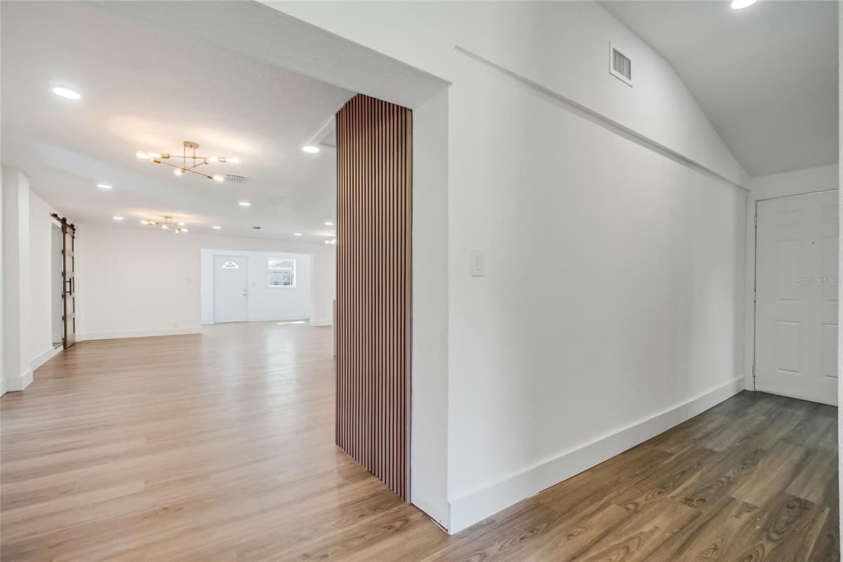 842 DENNIS AVENUE — photo 34 of 77