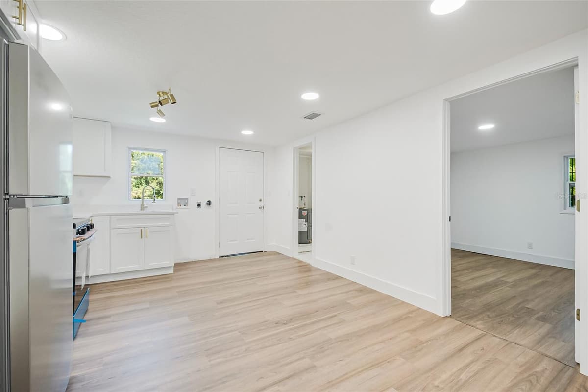 842 DENNIS AVENUE — photo 63 of 77