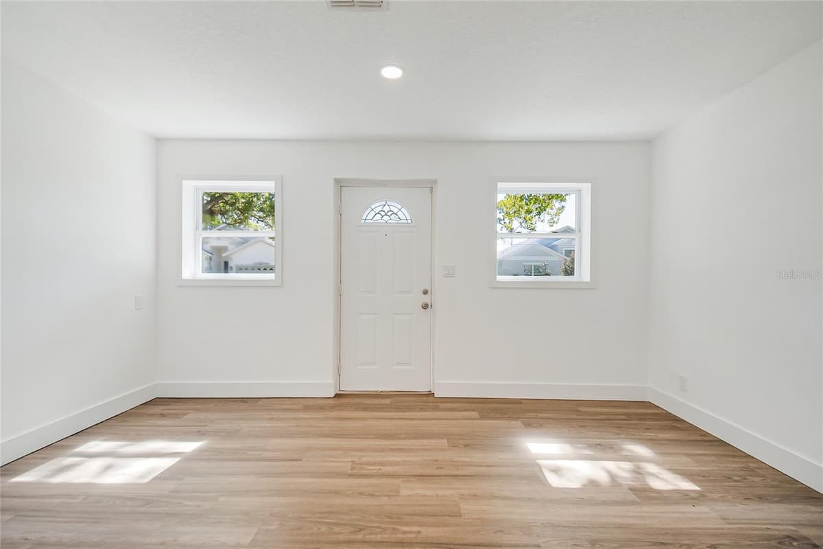 842 DENNIS AVENUE — photo 17 of 77