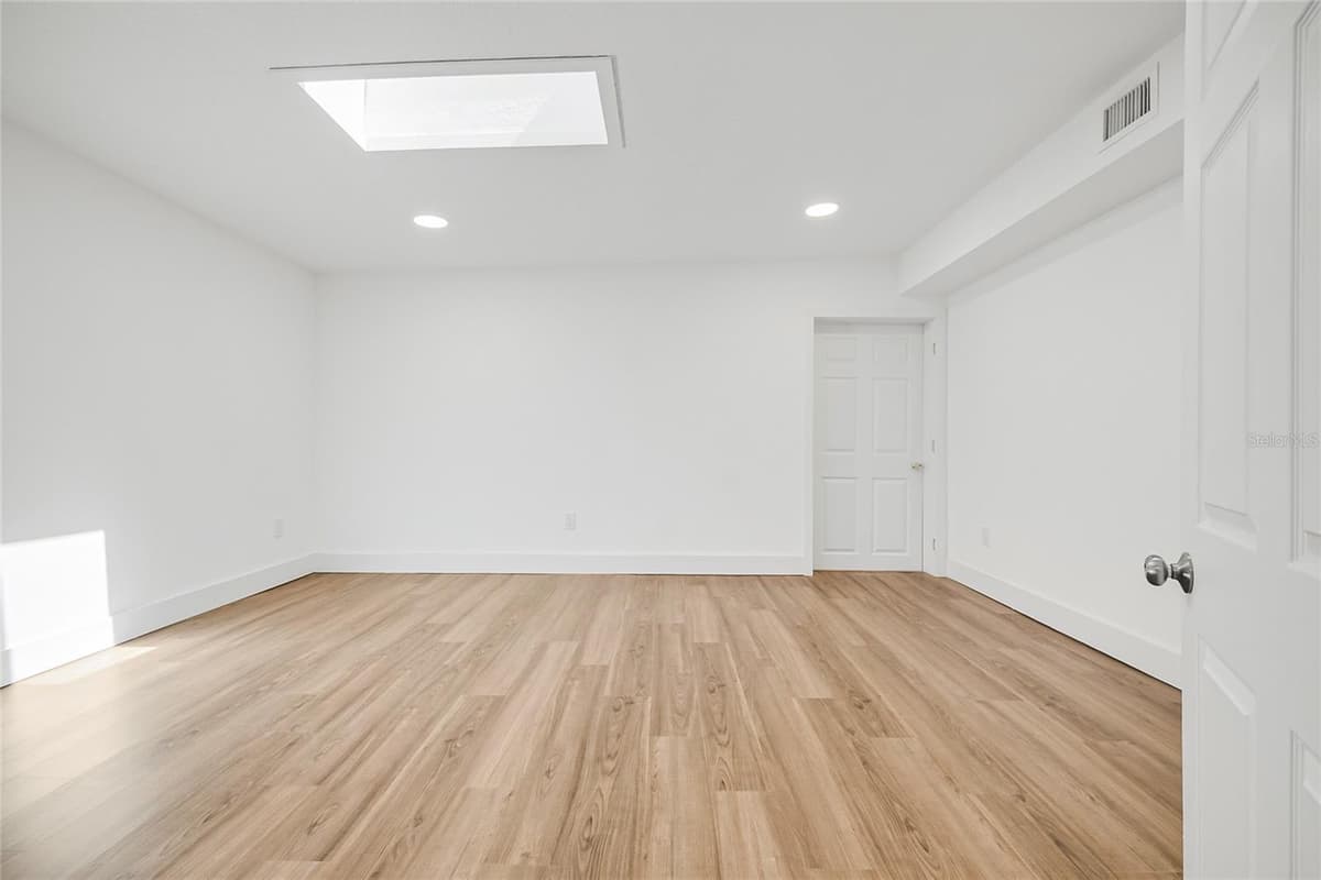 842 DENNIS AVENUE — photo 45 of 77