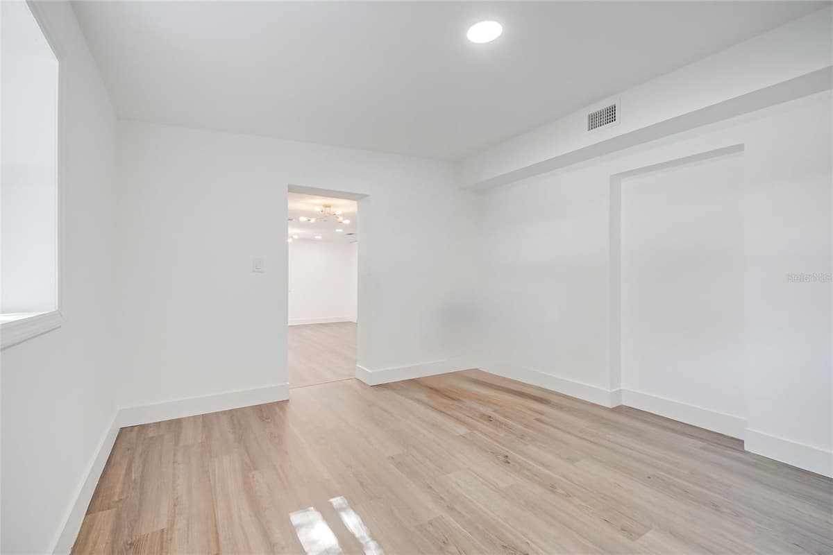 842 DENNIS AVENUE — photo 68 of 77