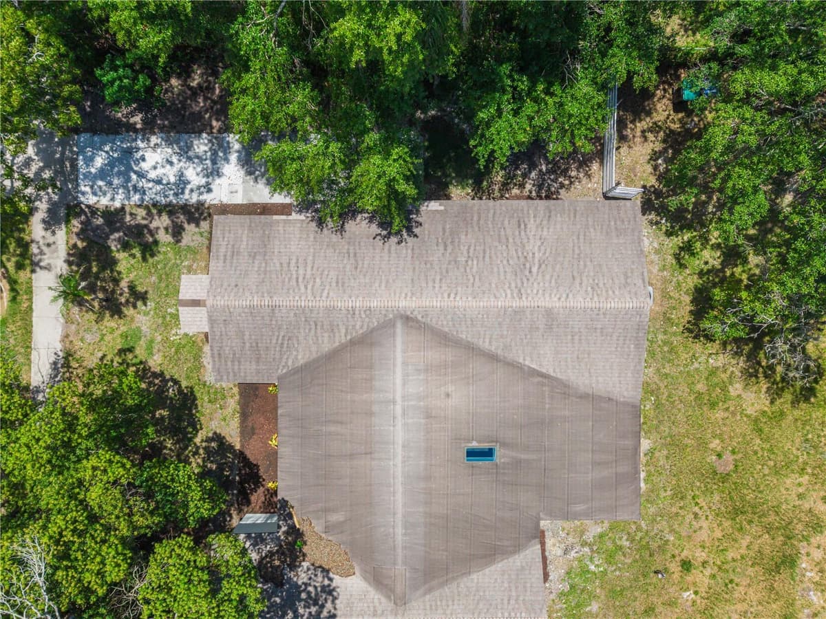 842 DENNIS AVENUE — photo 8 of 77