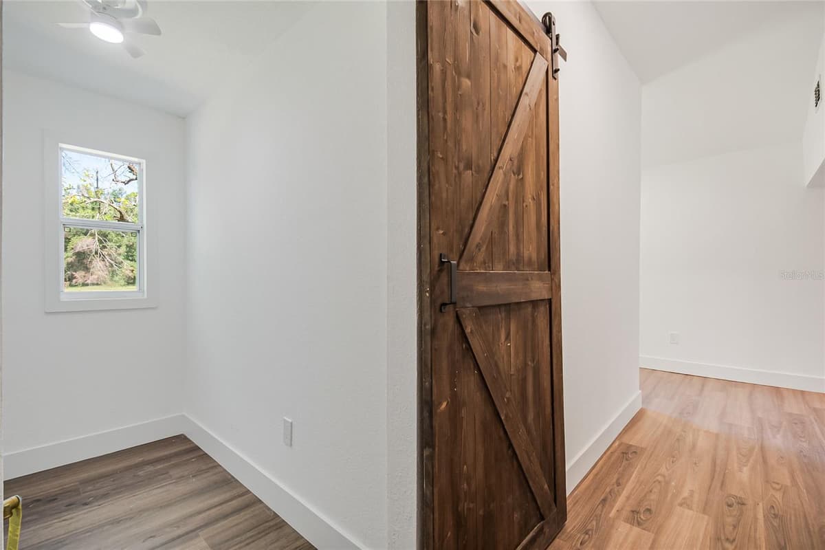 842 DENNIS AVENUE — photo 36 of 77