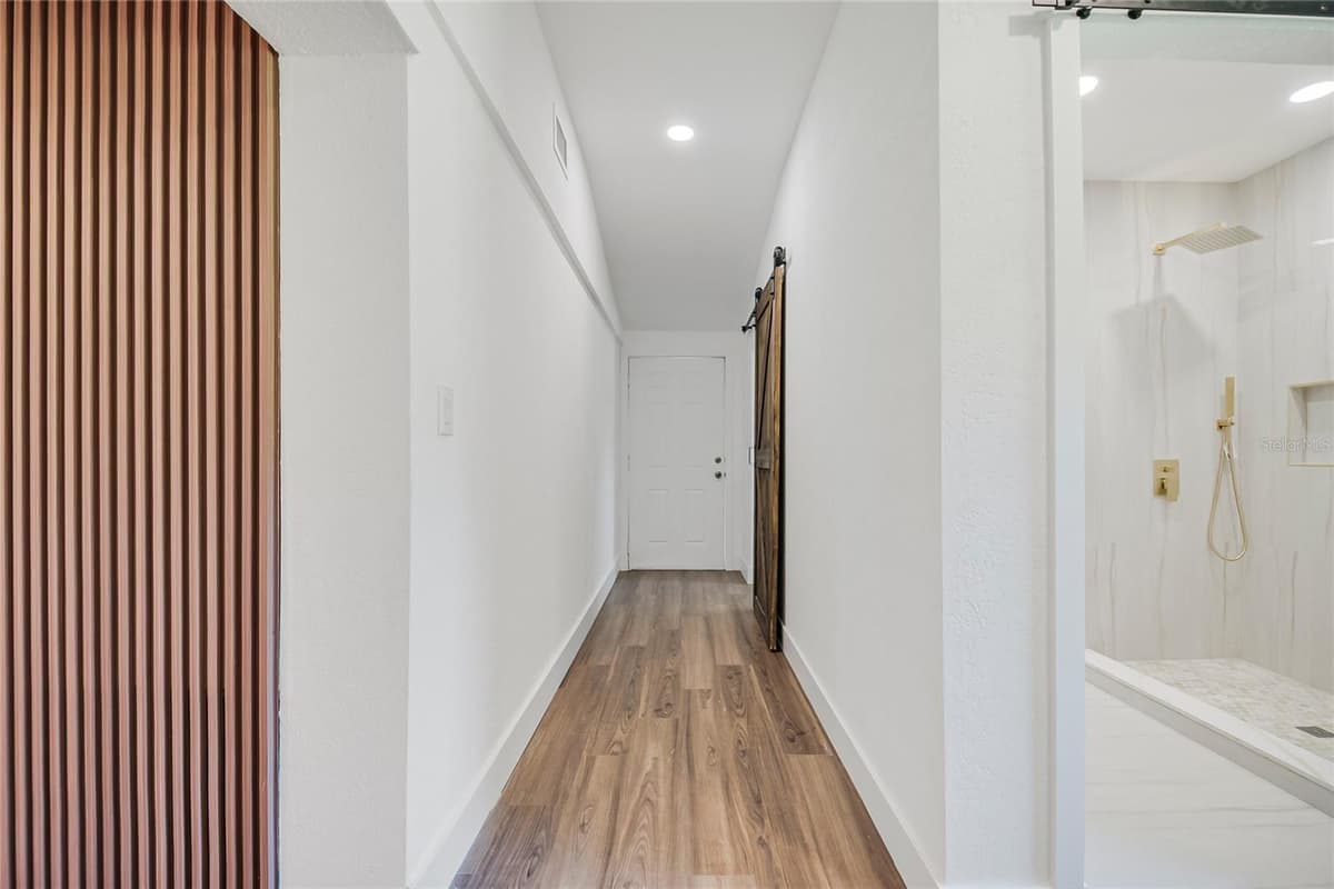 842 DENNIS AVENUE — photo 35 of 77