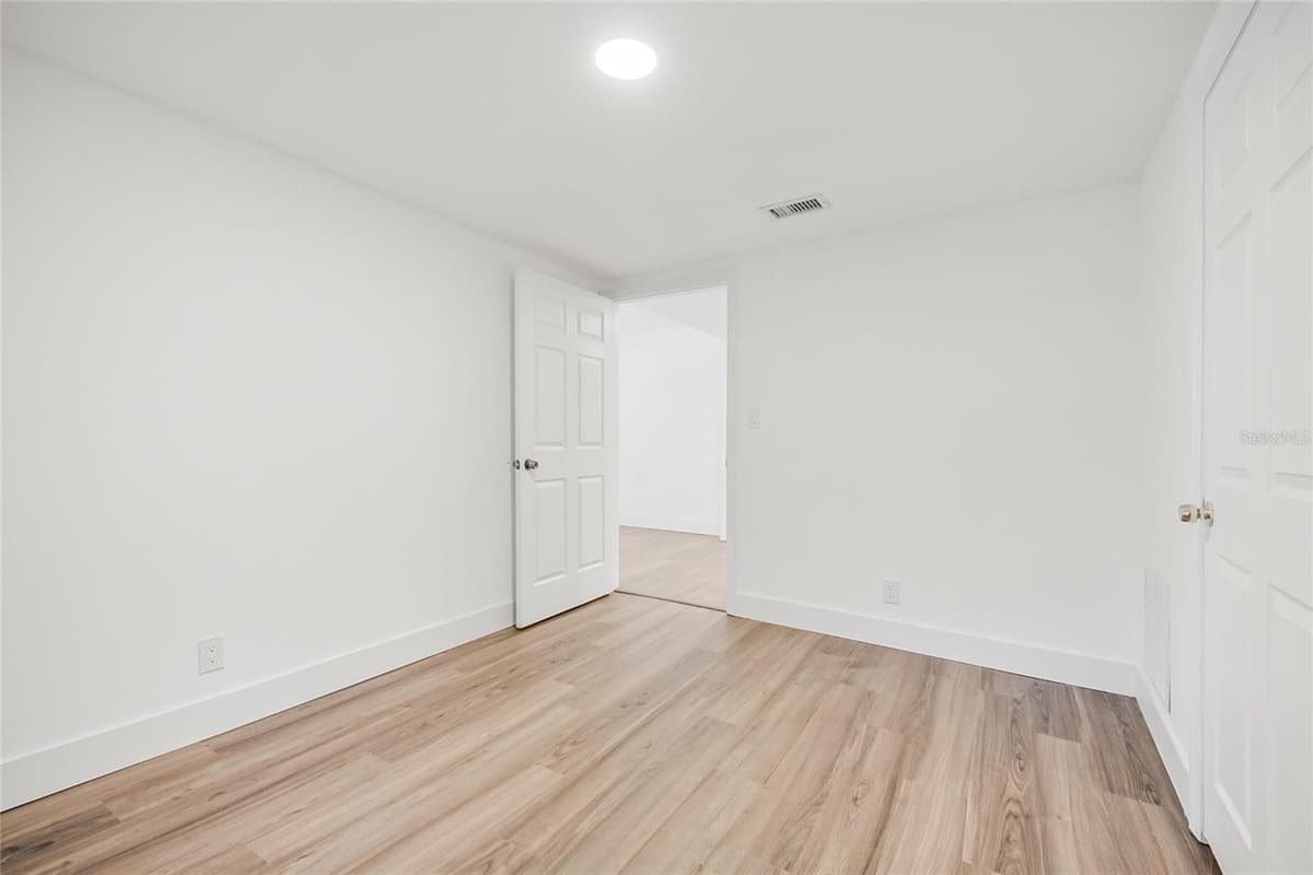 842 DENNIS AVENUE — photo 55 of 77