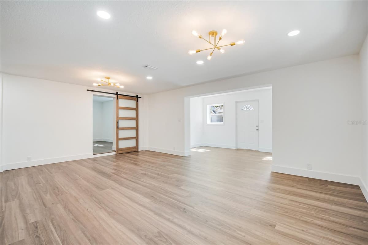 842 DENNIS AVENUE — photo 19 of 77