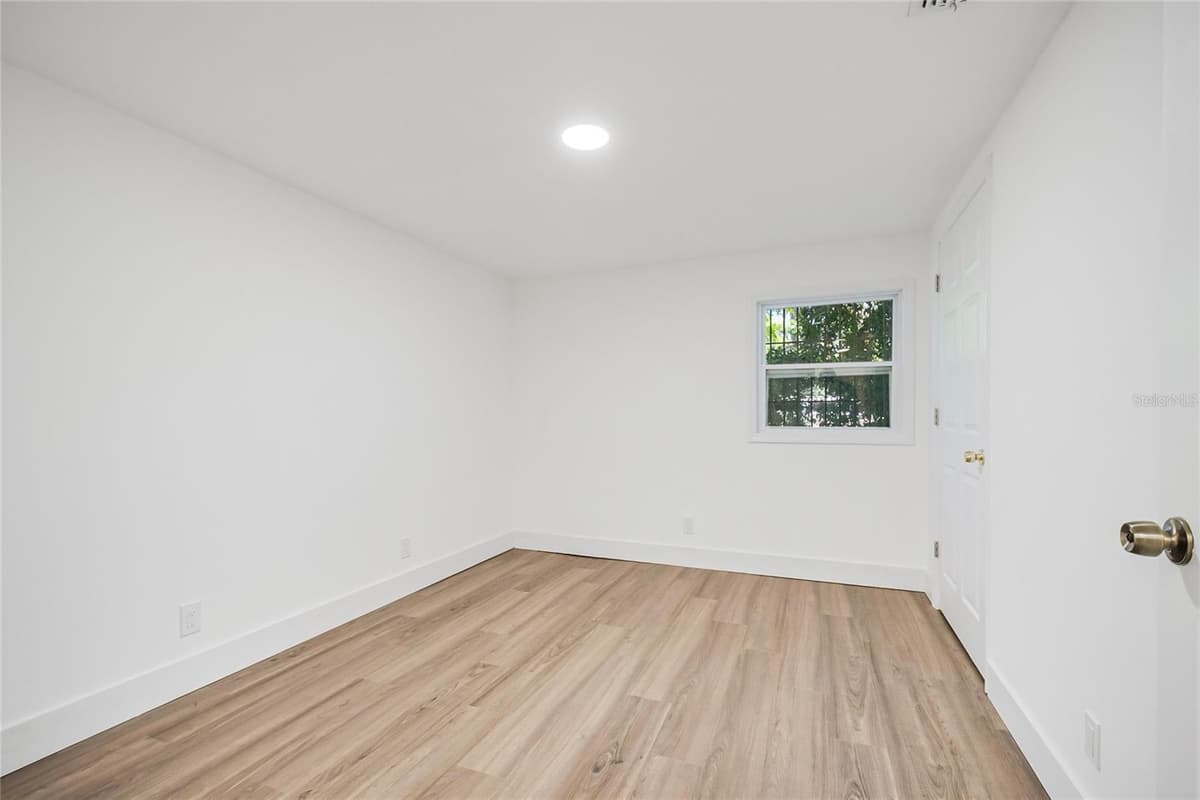 842 DENNIS AVENUE — photo 61 of 77