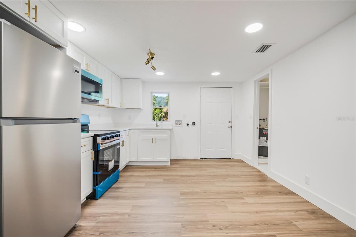 842 DENNIS AVENUE — photo 64 of 77