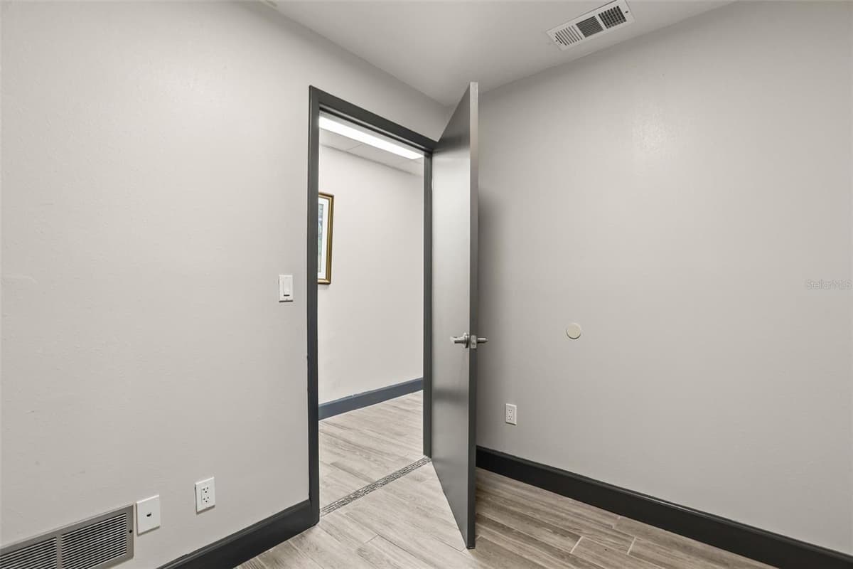 901 GROVE STREET — photo 19 of 51
