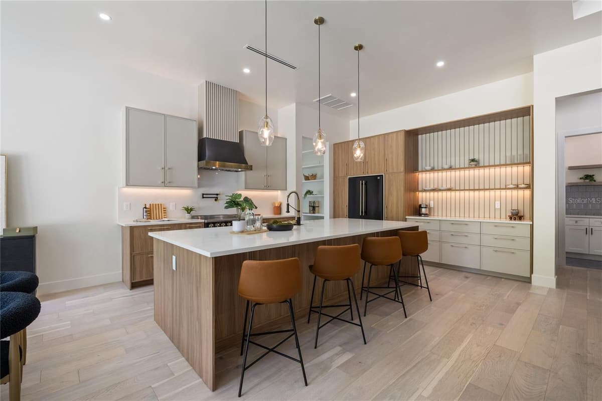 525 LAKEMONT AVENUE — photo 14 of 59