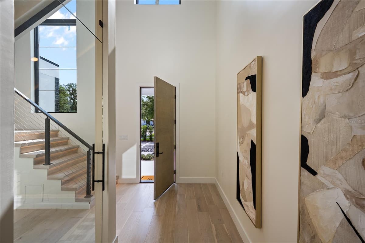 525 LAKEMONT AVENUE — photo 4 of 59