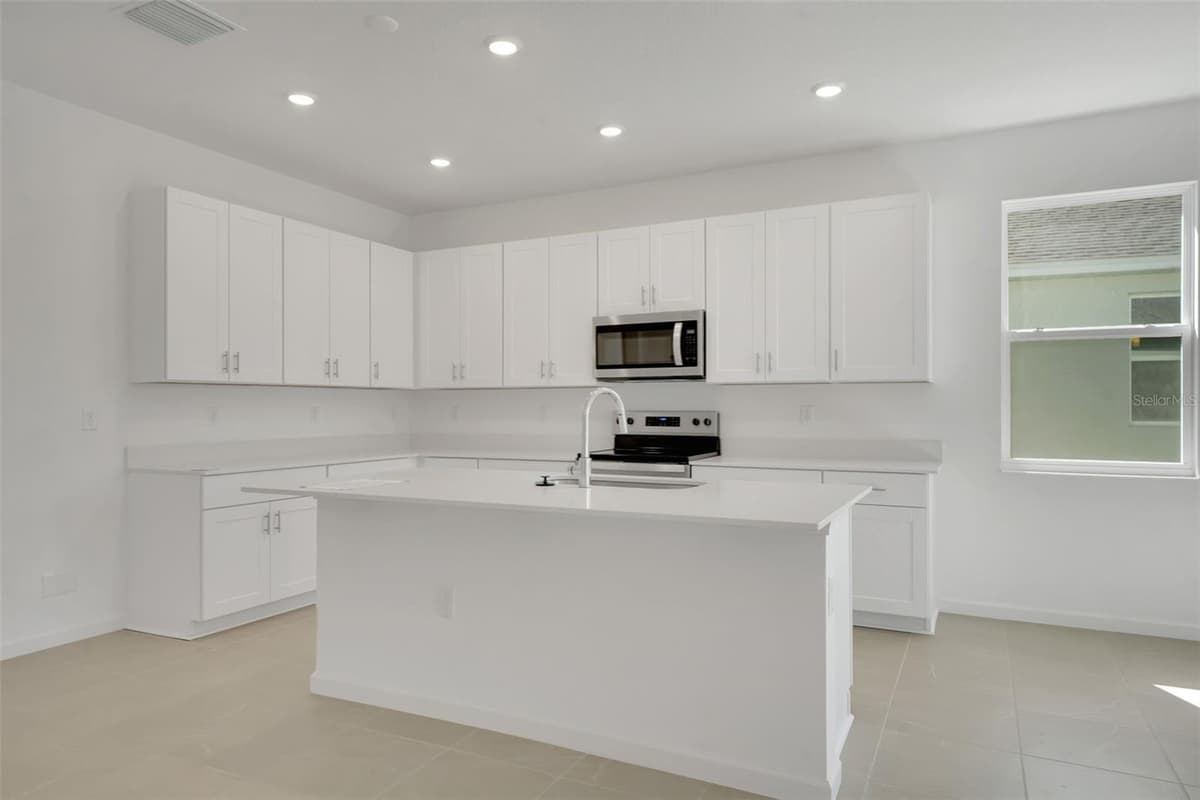 1052 LUKE AVENUE — photo 12 of 33
